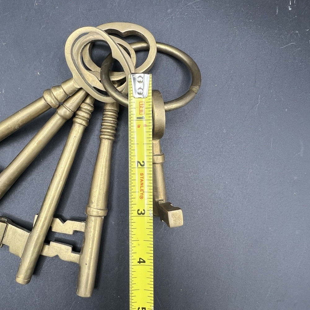 Vintage Solid Brass Skeleton Key Ring Decor Large Thick Heavy Set Of 5 - Picture 6 of 6